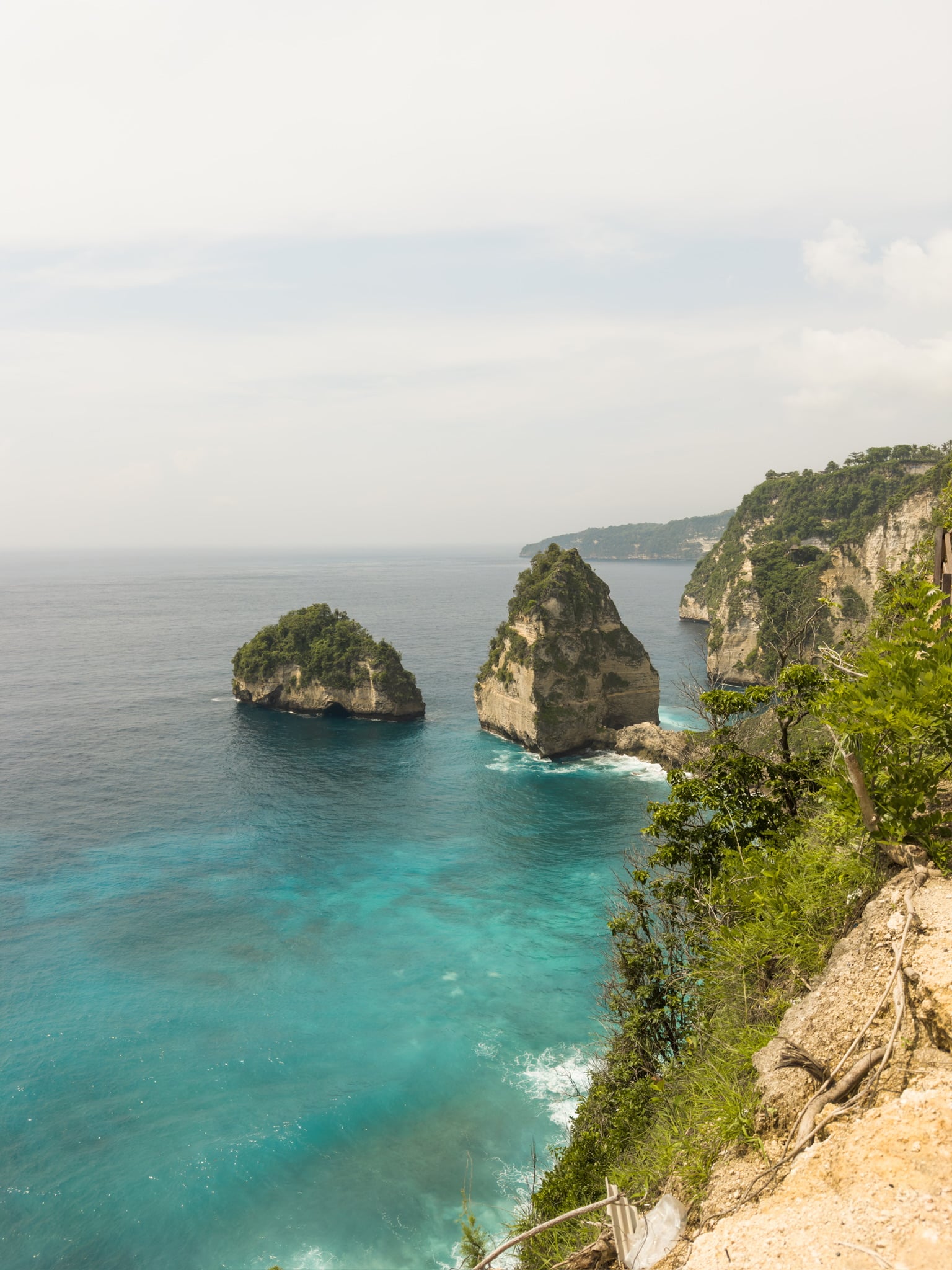 Awe-inspiring Diamond Beach cliffs