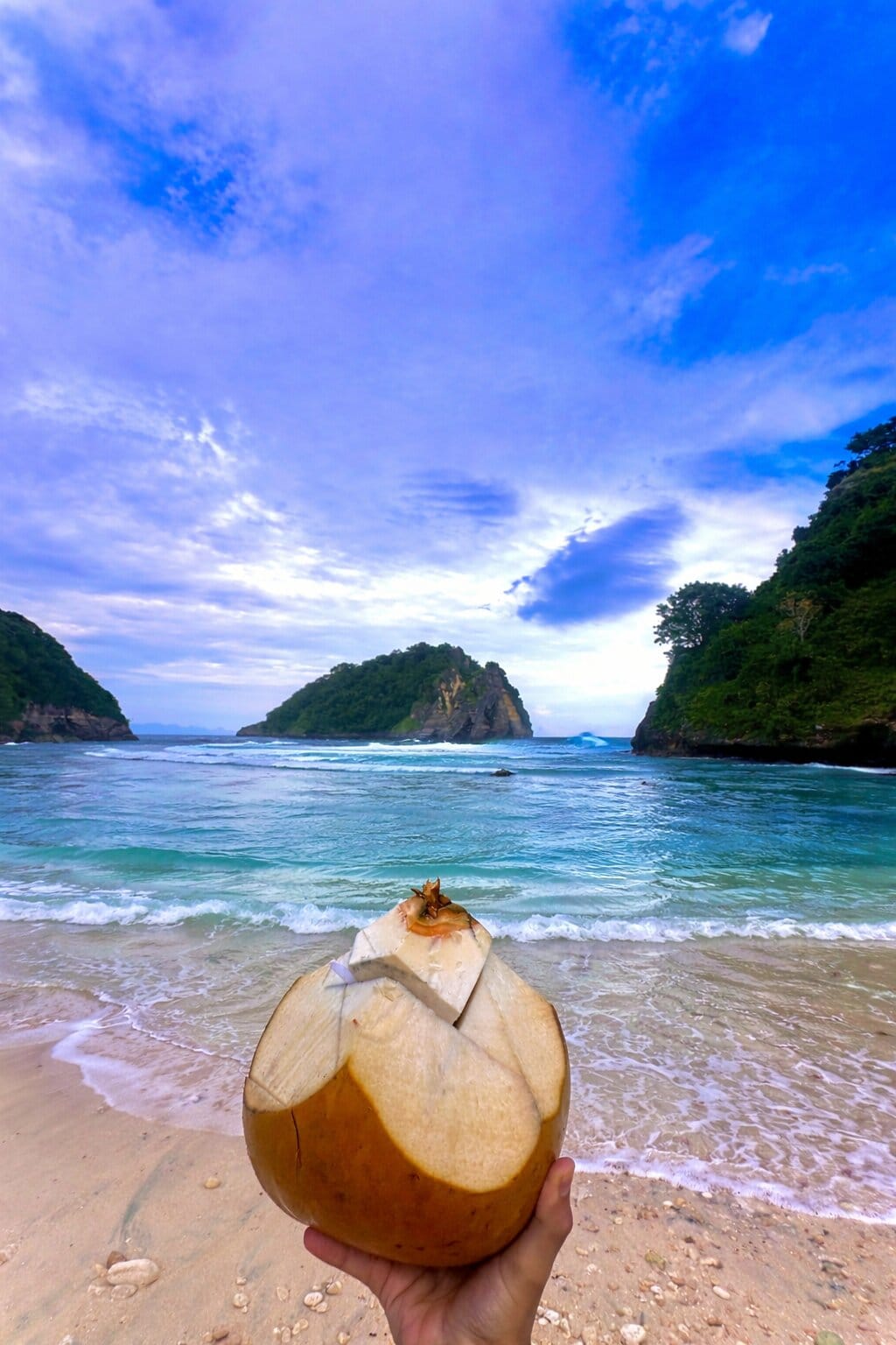 Crystal Bay in Nusa Penida - Crystal-clear waters and coconut palms β the perfect sunset and snorkelling spot.