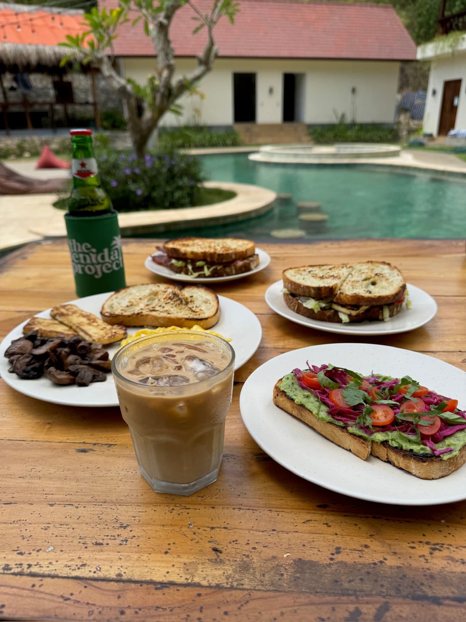 Delicious healthy breakfast and smoothie bowl at Penida Pizza Co. in Nusa Penida